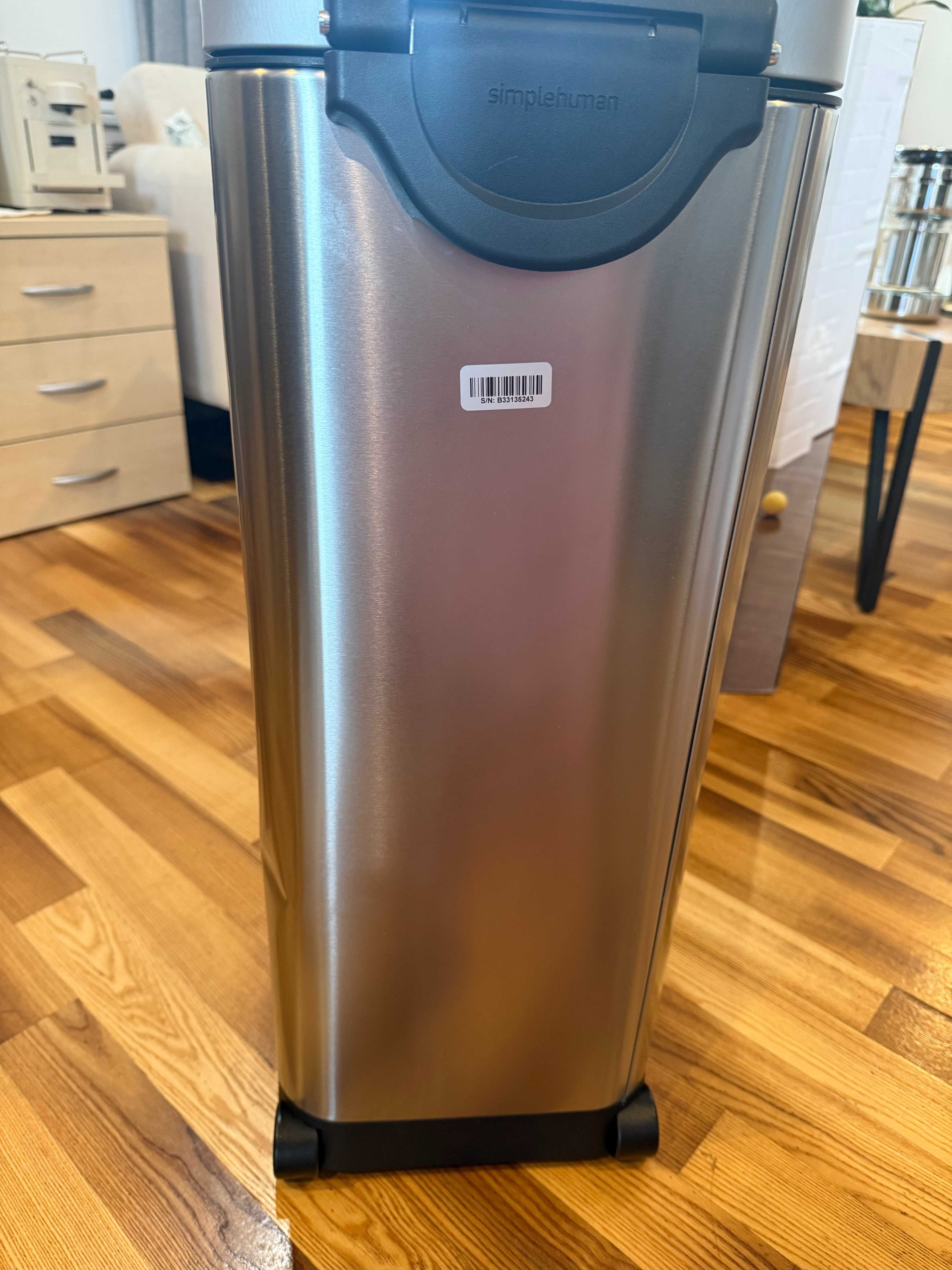 Simplehuman- Pojemnik na karmę dla zwierząt 35 l