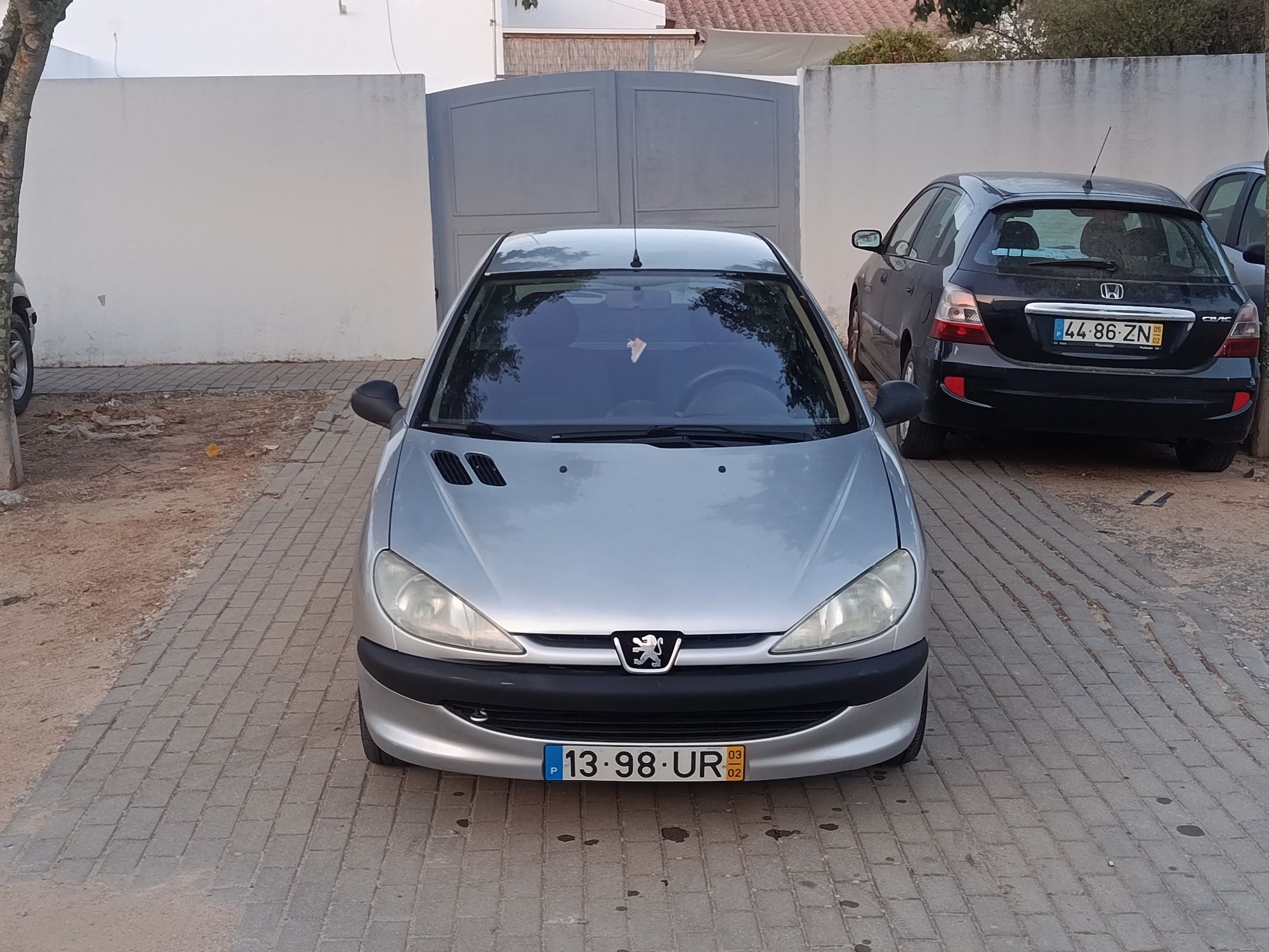 Vendo ou troco Peugeot 206 1.4 HDi 2 lugares com AC 2003-03 bom estado
