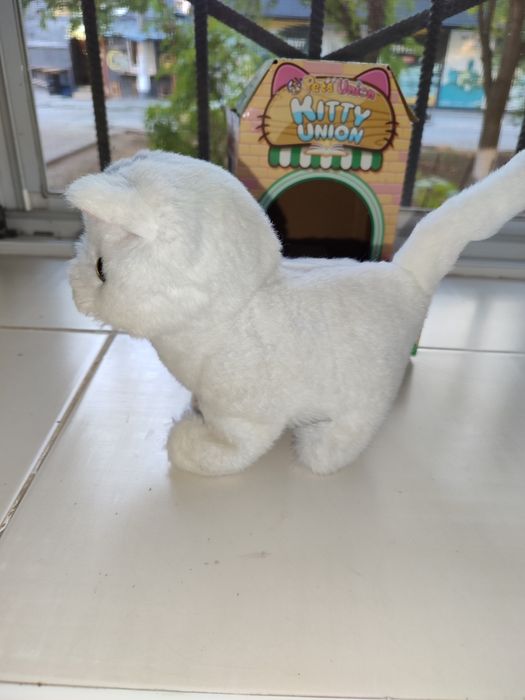 Інтерактивна іграшка Кошеня на батарейках в коробці L