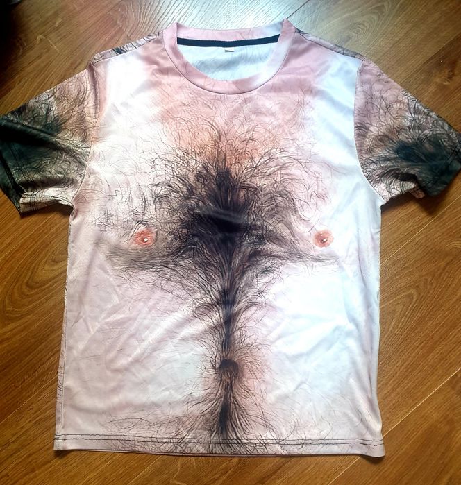 T-shirt homem peludo