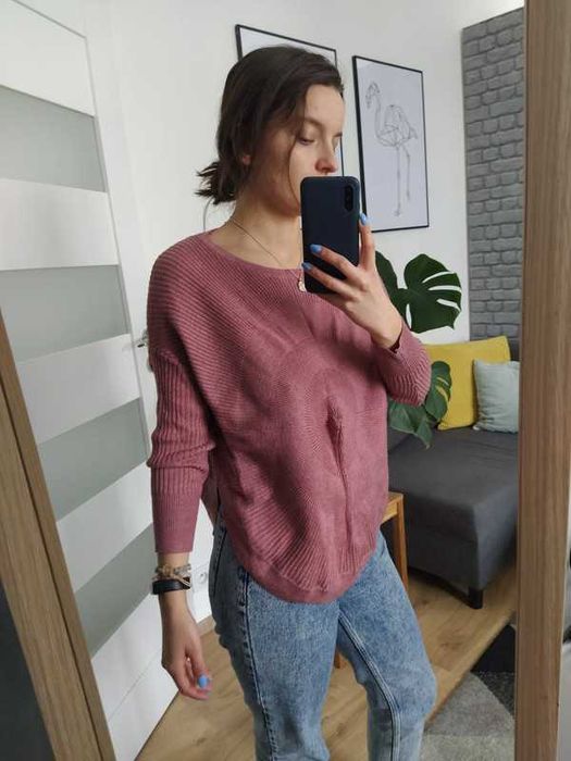 Sweterek brudny róż wzór nietoperz S