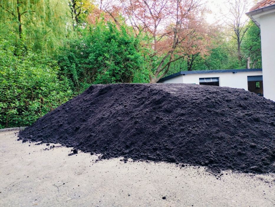 Czarnoziem - przesiany, idealny do ogrodu - dostawa wywrotkami