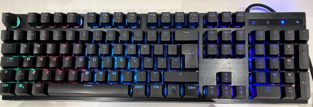 Teclado semi mecanico Matrics- X Breed RGB PT