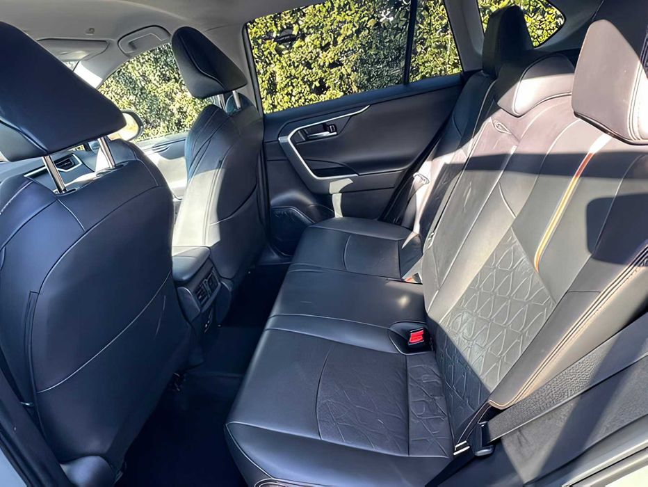 Toyota RAV4      2023