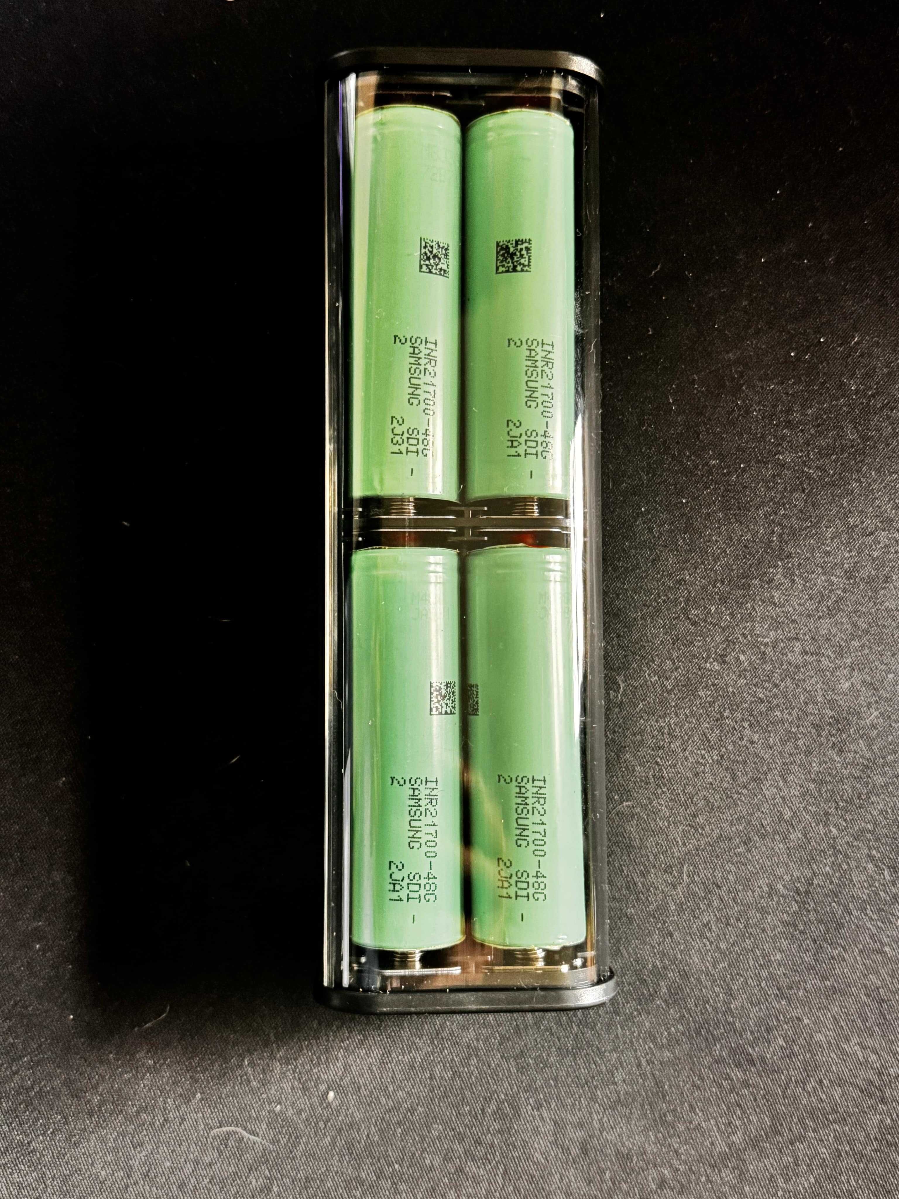 PowerBank 20 000mah. Poręczny, szybko ładuje.