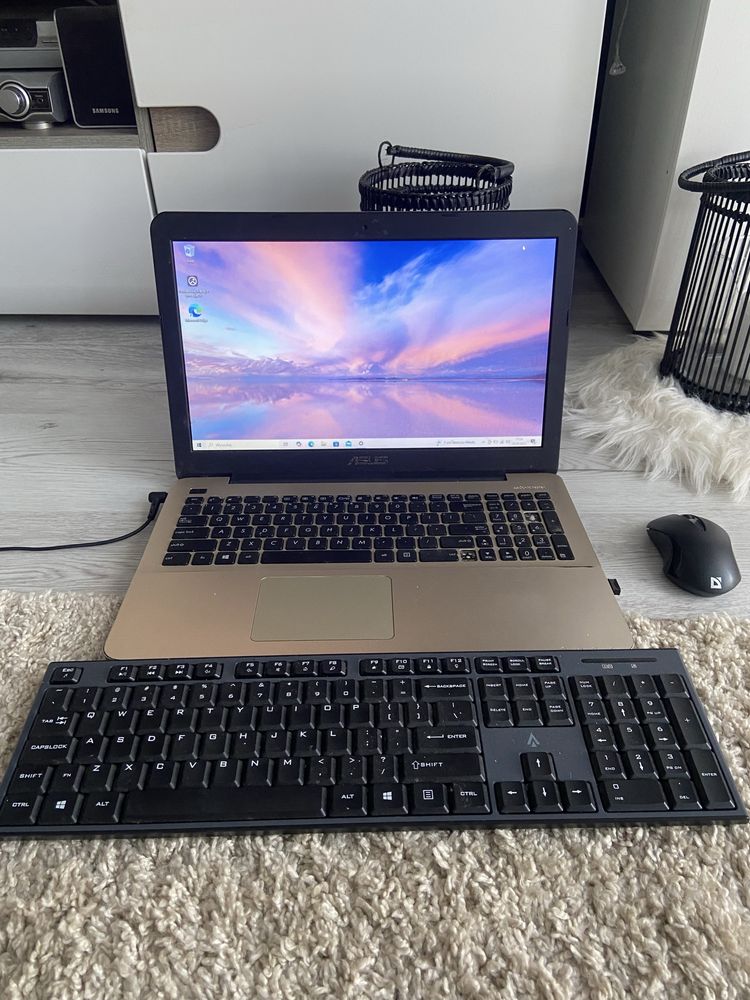 Laptop asus F555L