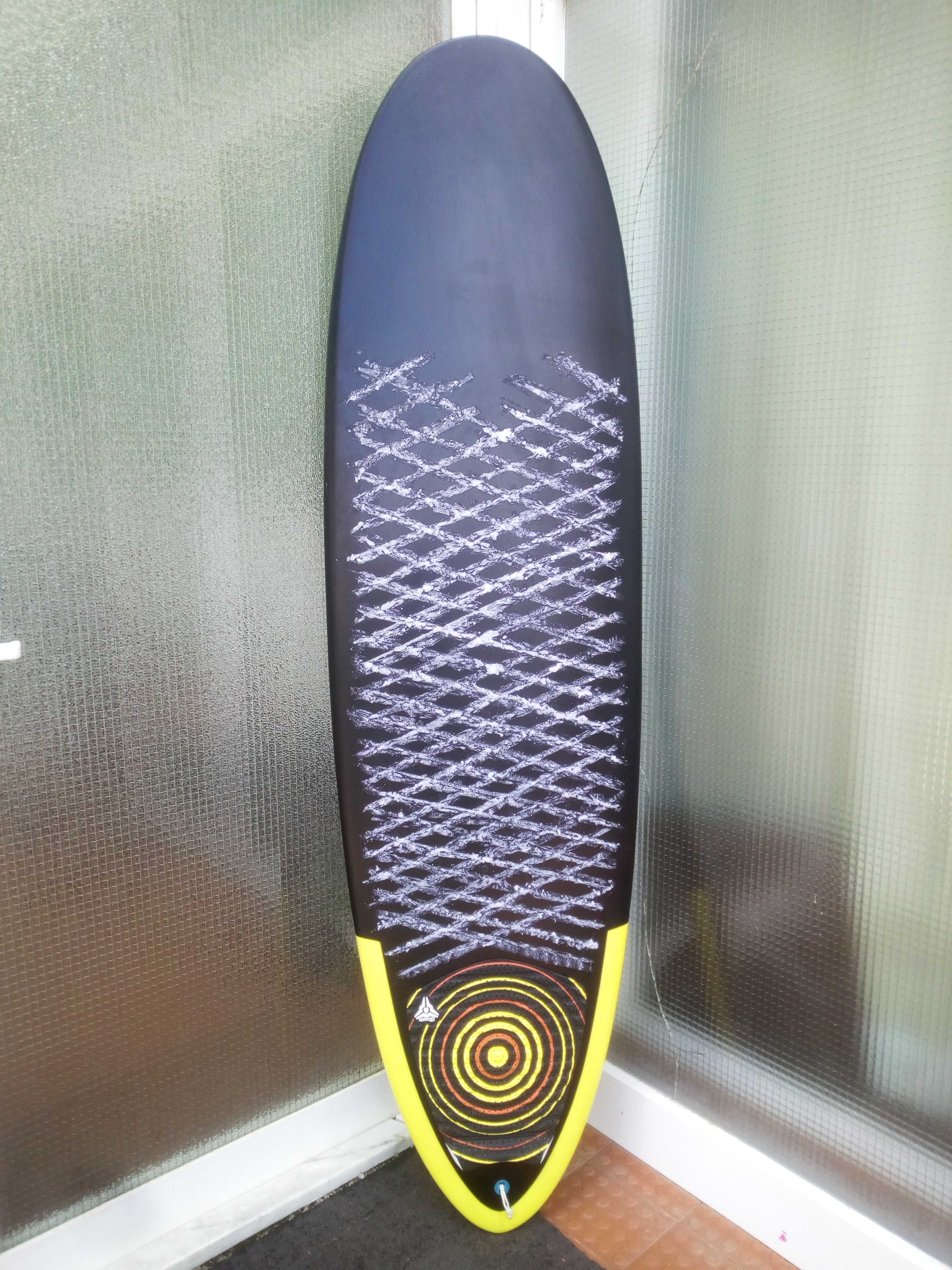 Fun surfboard 6'4 (inspirada na FW greedy beaver)