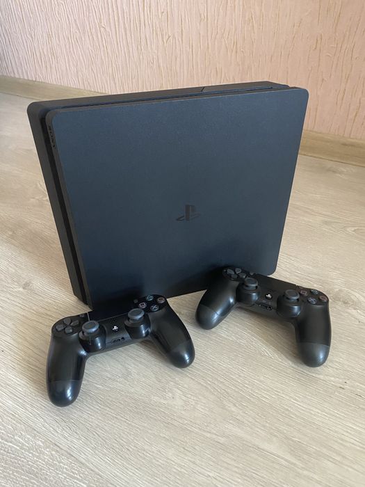 Sony PlayStation 4 Slim 1 ТБ + 2 DualShock 4
