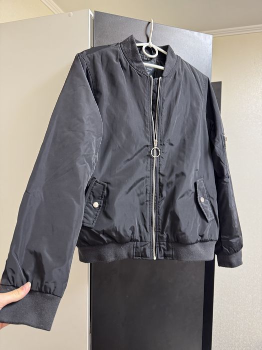 Бомбер жіночий чорний