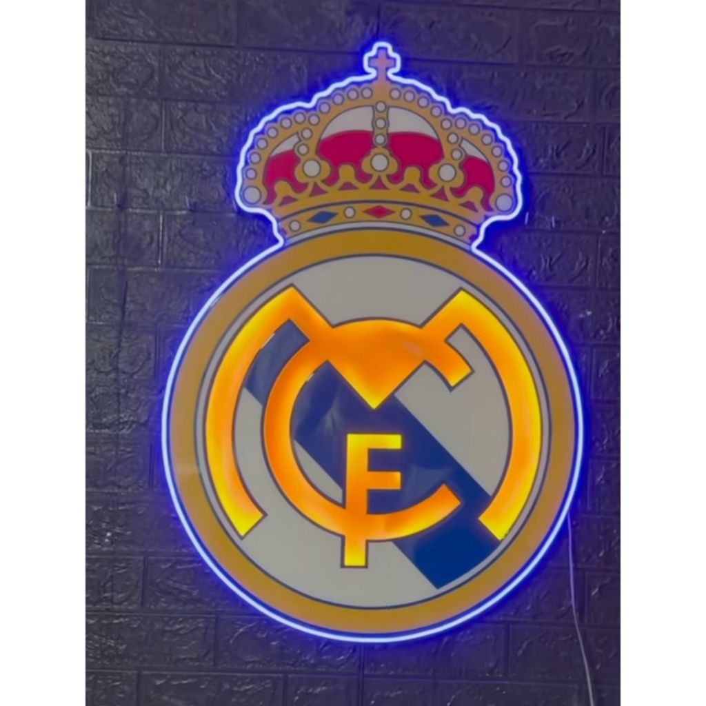 Logotipo Iluminado em Neon Flex e Resina – Feito à Medida