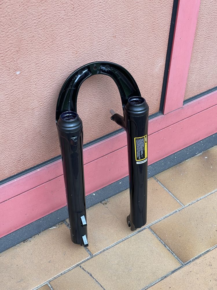 Widelec Amortyzowany 26” 1 1/8” RST GILA T5