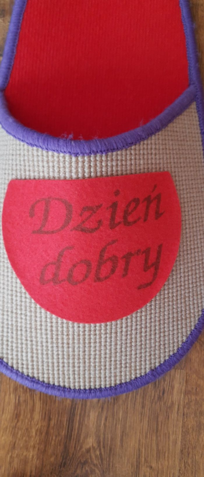 Duża kieszeń w postaci kapcia na kapcie