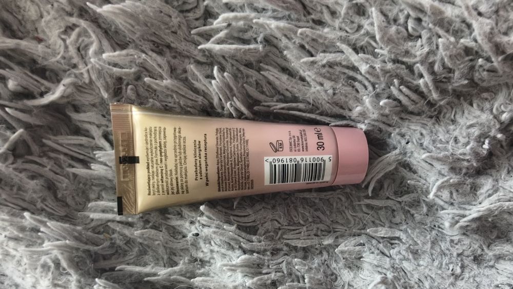 Podkład rozświetlający z witaminą C AA my beauty power