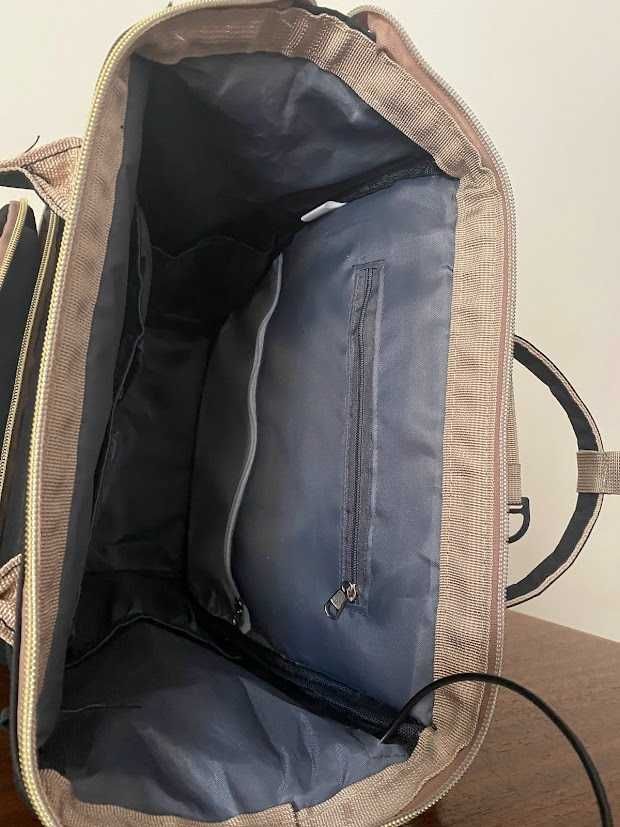 Mochila para portátil com ficha USB de carregamento