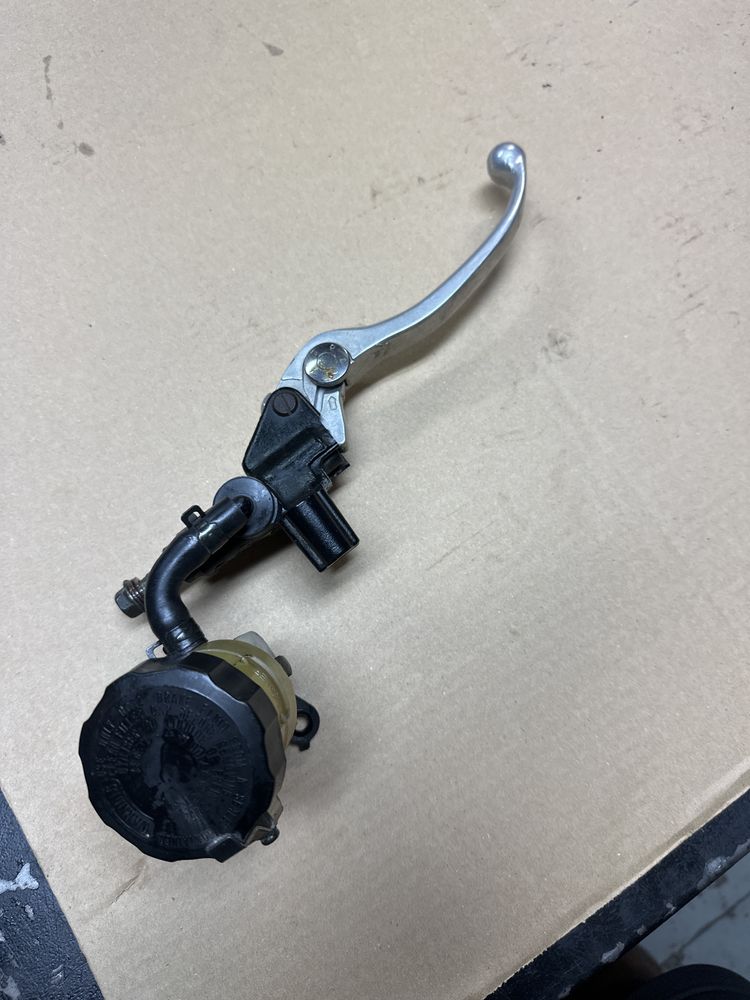 Yamaha R6 RJ03 pompa hamulca Przód Przednia