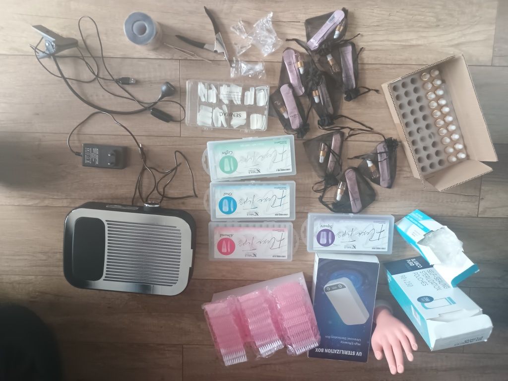 Akcesoria do manicure, flexi tips, pochłaniacz pyłu, formy dolne