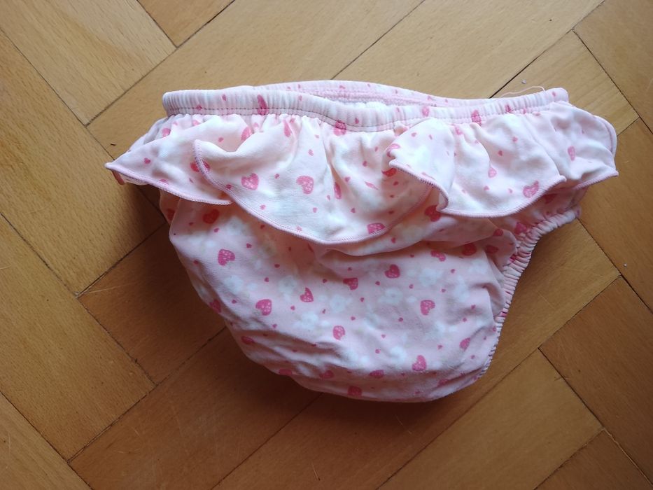 Kąpieluszka do pływania falbanka serduszka 80