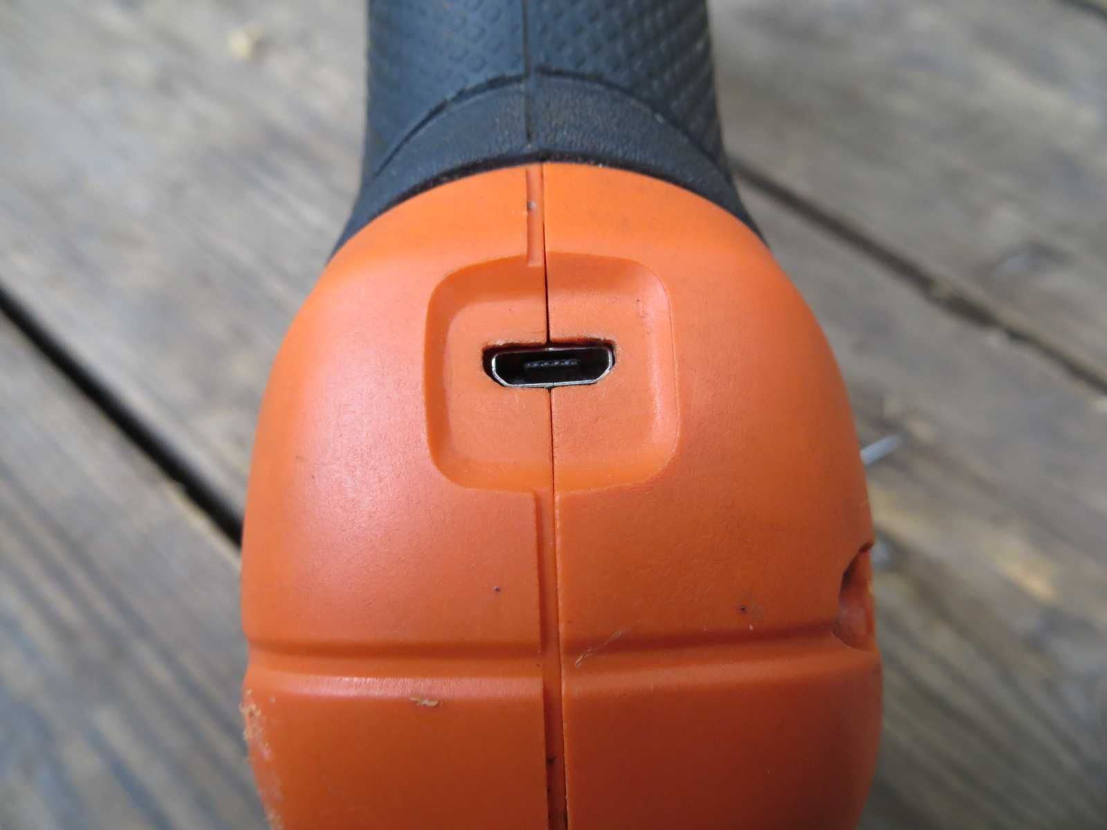 Викрутка електрична шуруповерт Black + Decker BDCD8 Micro USB