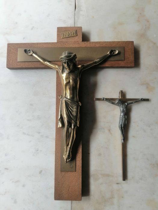 Крест католический настенный