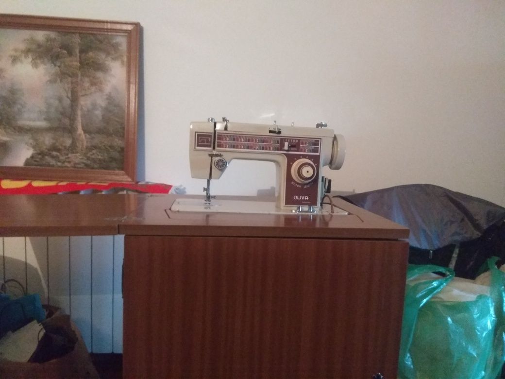 Duas máquinas de costura