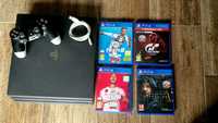 Używana konsola PS4 PRO 1TB + pad + 4 gry