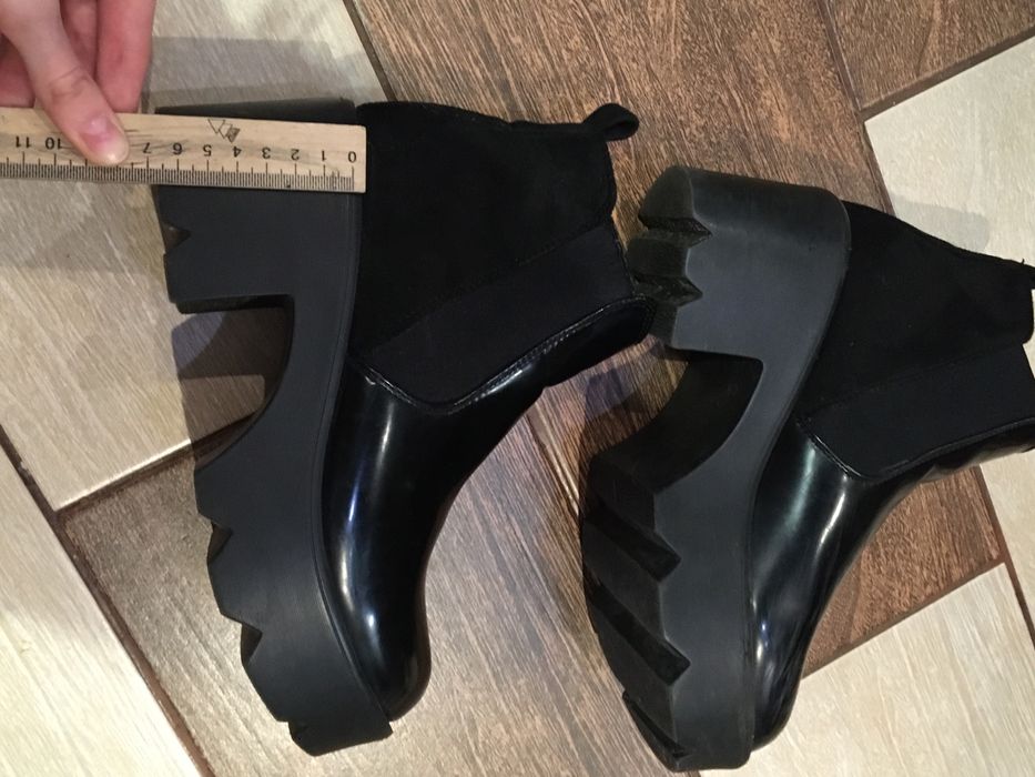 Лакові жіночі черевики, на підборах C’M Paris