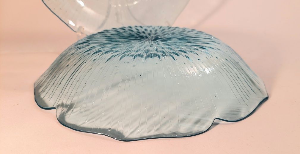 Dwie szklane miski - talerze - błękitne szkło prasowane  - Francja