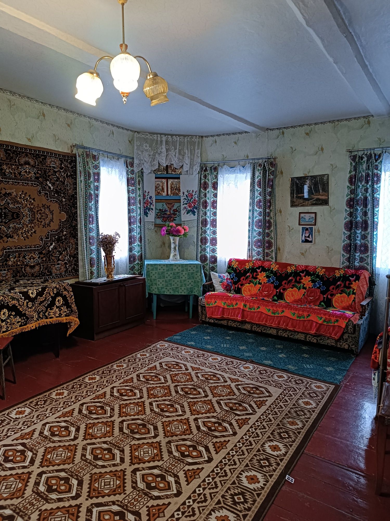Будинок в селі Клочків, Снов поряд