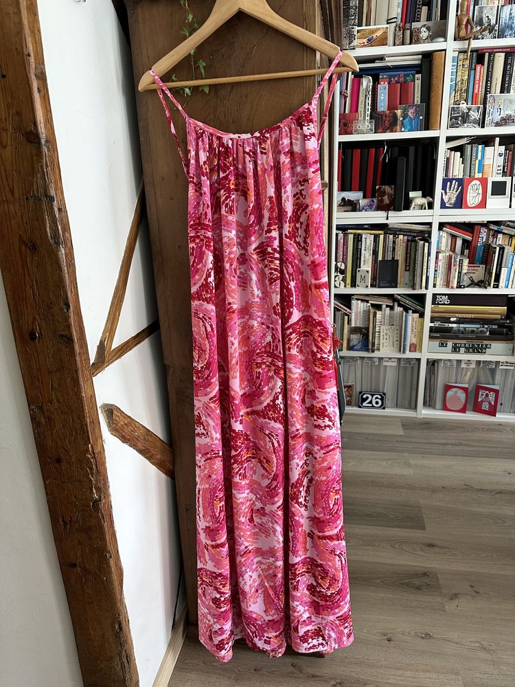 Vestido maxi estampado em crepe leve