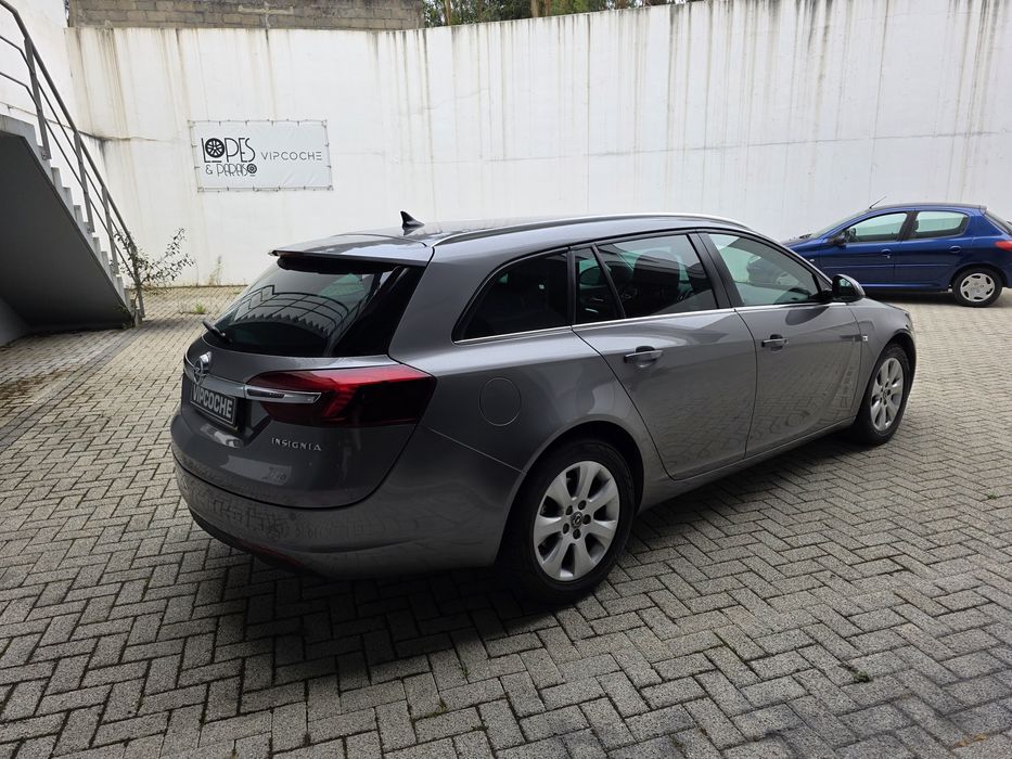Opel Insignia Sports Tourer Executive GPS 1.6CDTI 136CV CX6 - Garantia