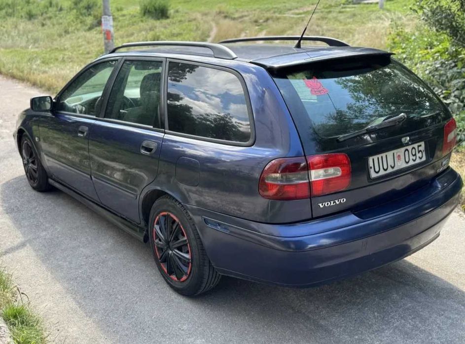 Volvo v40 Швеція