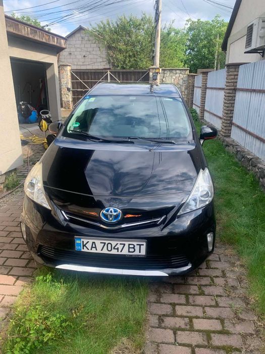 Toyota Prius V 2012 року
