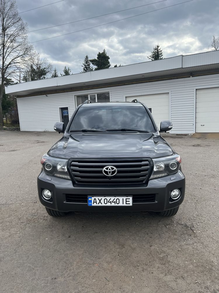 Продам Toyota Land Cruiser 200