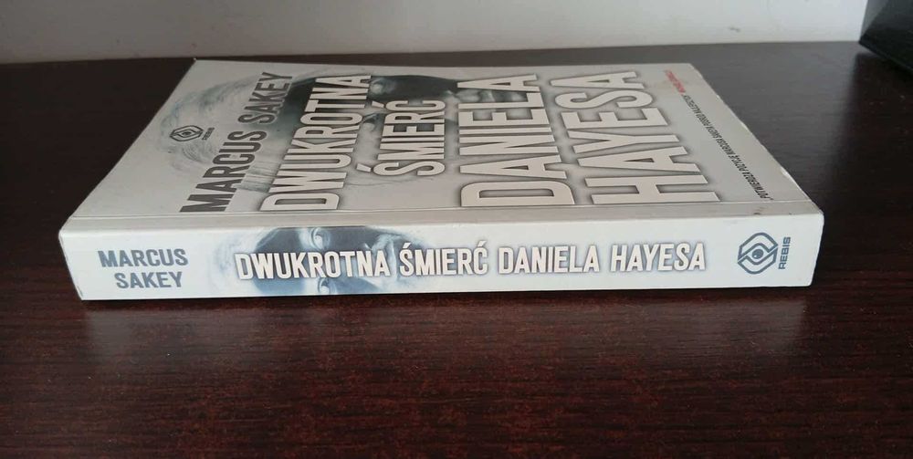 Dwukrotna śmierć Daniela Hayesa - Marcus Sakey