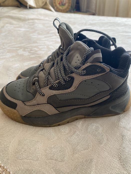 Кросівки Zara