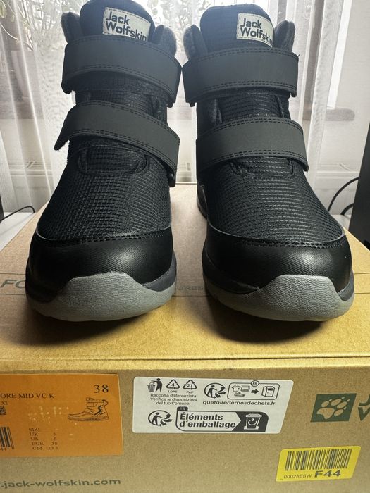 Нові зимові череаики ботінки,для хлопчика.Фірма Jack Wolfskin38 розмір