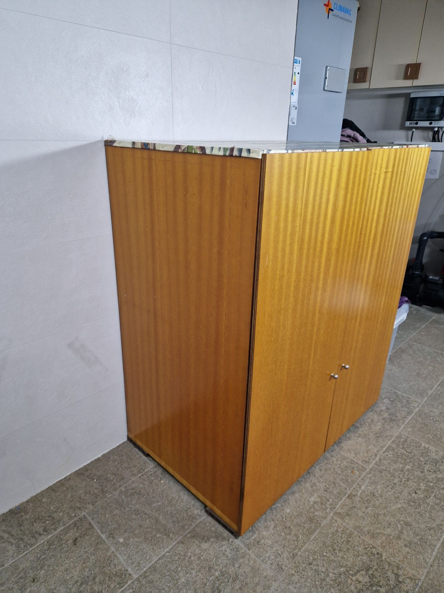 Roupeiro / movel para arrumos em madeira