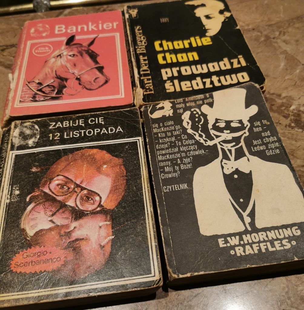 Bankier-Dick Francis, Charlie Chan prowadzi śledztwo-Earl Derr Biggers