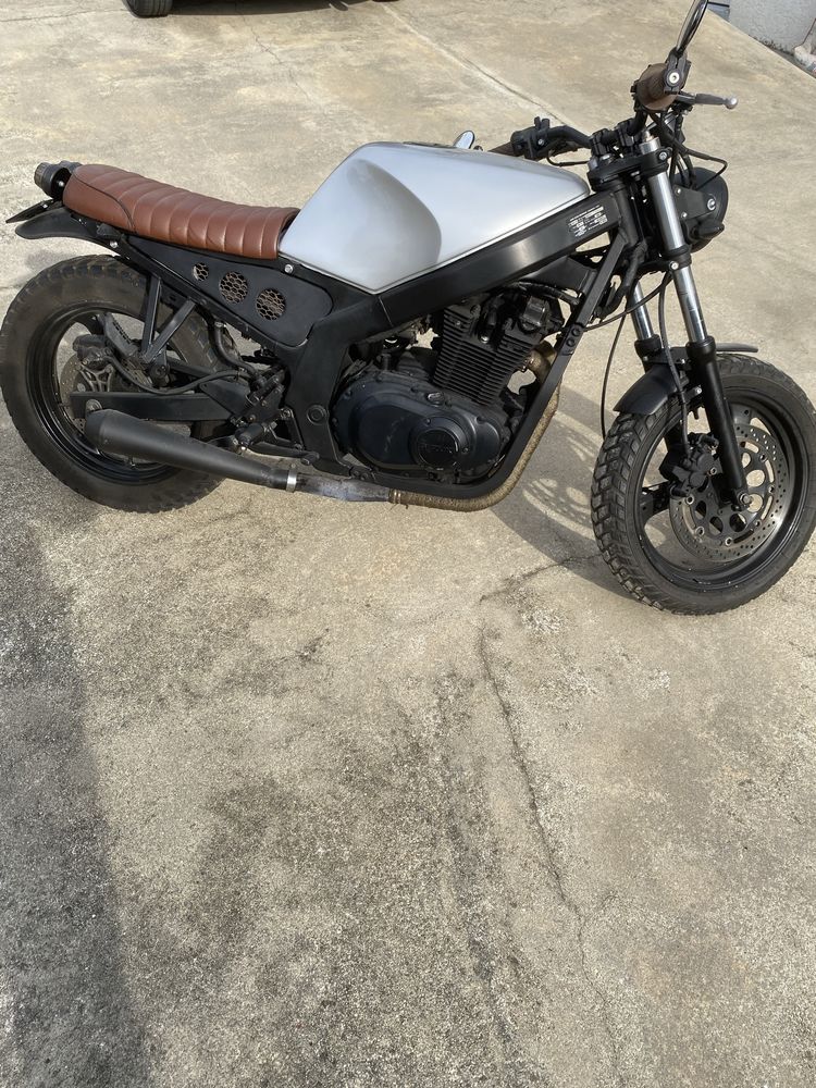 Suzuki GS500 E - café racer