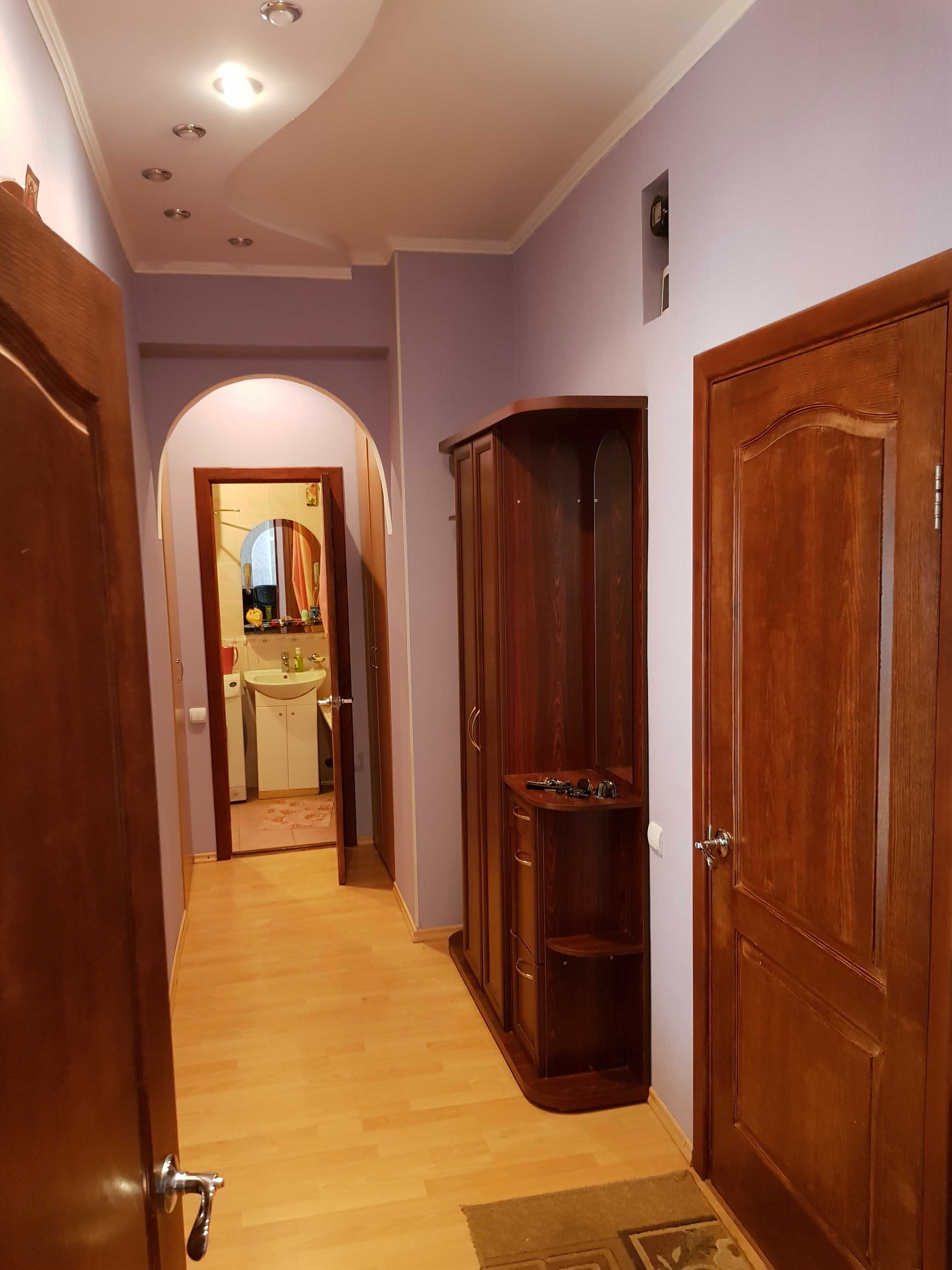 Продам 2-х квартиру с ремонтом в центре Краматорска, пр-т Мира 6
