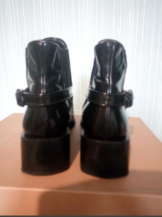 Демисезонные ботинки Zara