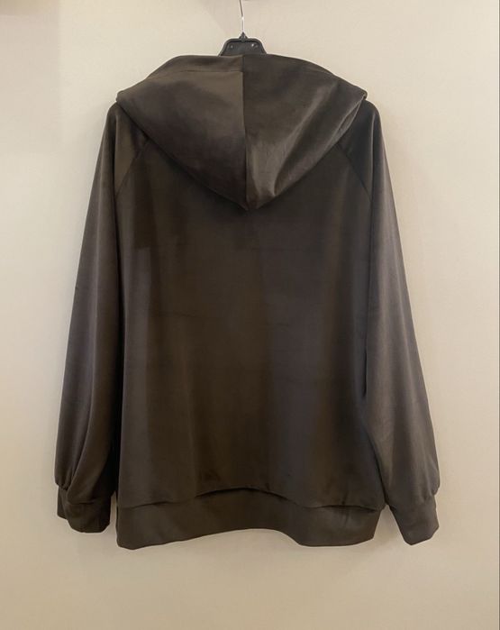 Дуже же гарний костюм шоколадного кольору 52-52