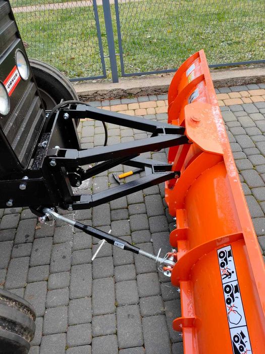 Nowy solidny pług do śniegu do t25/c330/c360 gwarancja jakości