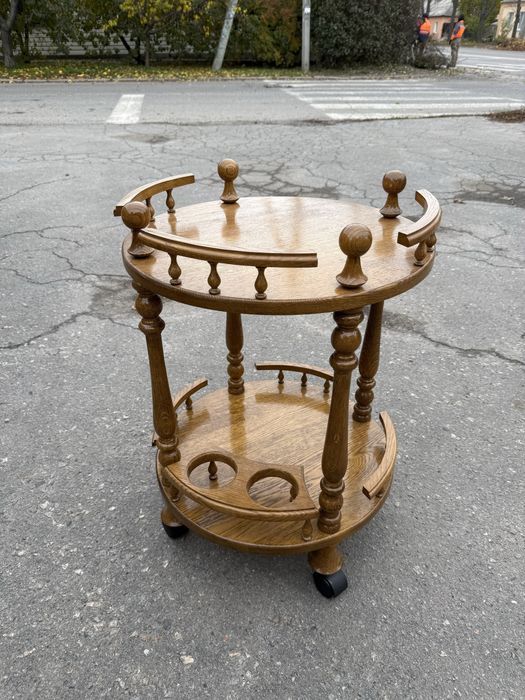 Стіл дубовий для напоїв , ручна робота