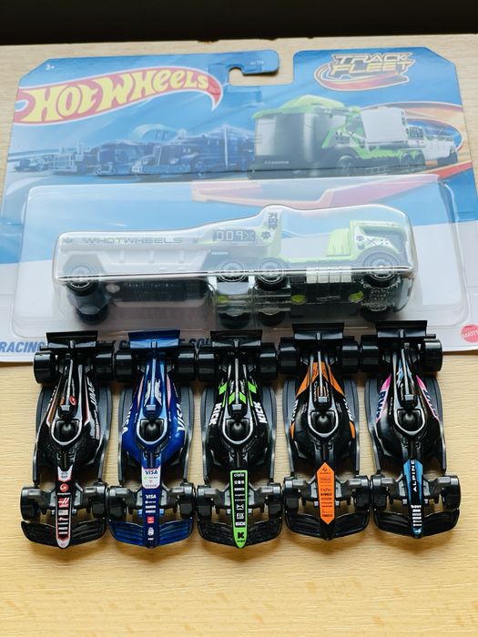 Игровой набор Hot Wheels F1 2024 5 болидов + Track