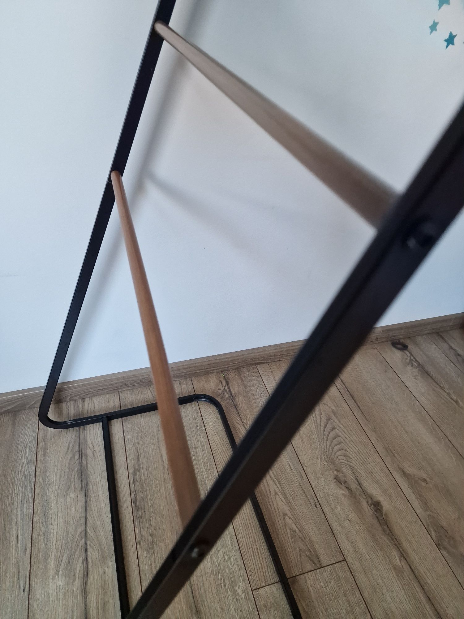 Stojak na ręczniki, metalowy