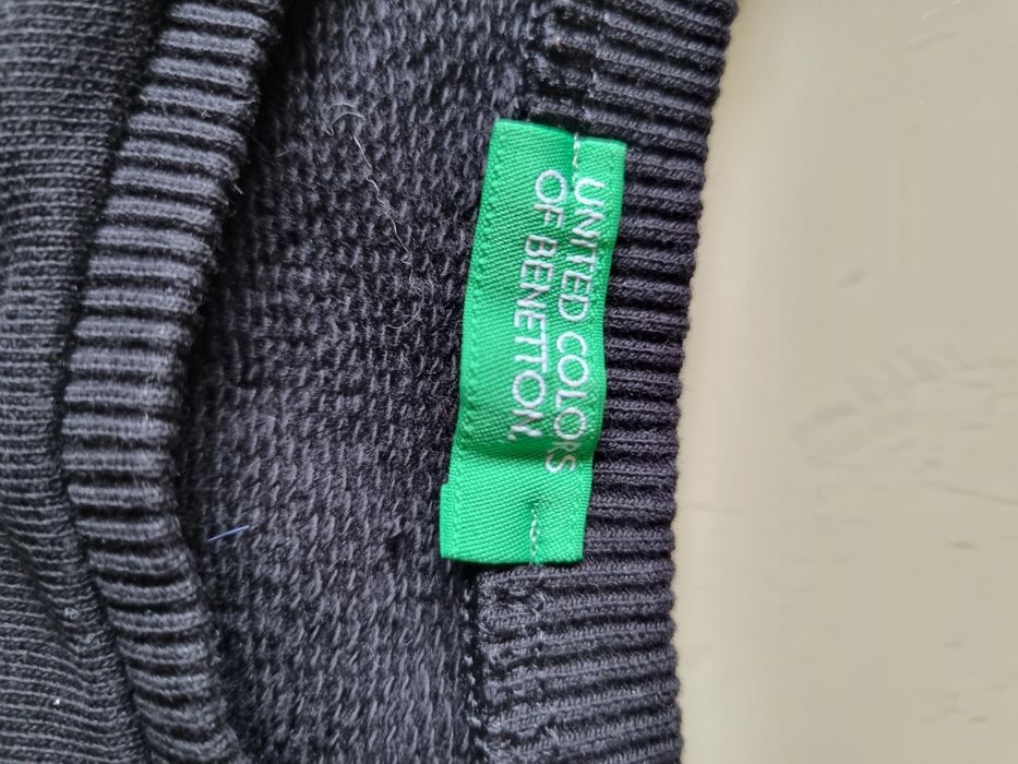 Джемпер черный с принтом Rockstar (Benetton), на девочку  11- 12 лет.
