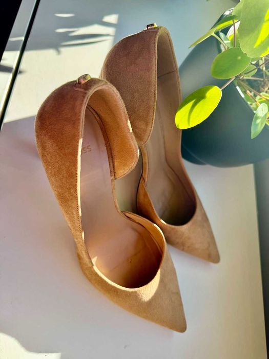 BOSS szpilki Janet Pump kamelowy brązowy zamsz rozm.41