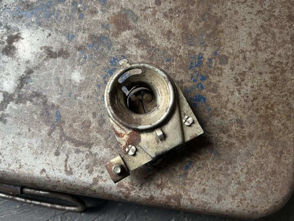 ZZR Romet Komar 232 Rys Zak MR2 oprawka zarowki lampy przod oryginal