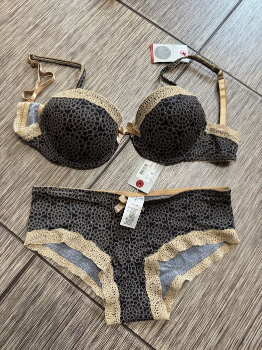 Гарний комплект білизни бюстгальтер і трусики 17&co, новий